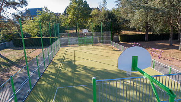 Aire de jeux et terrain multi-sports square Gueneau – Luzy (58)