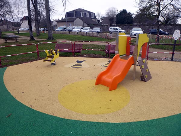 Aire de jeux Parc d’Oppenheim – Givry (71)