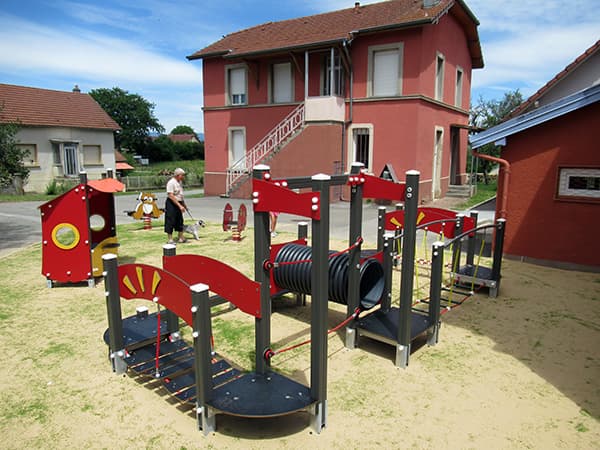 Aire de jeux Place de la mairie – Meroux-Moval (90)