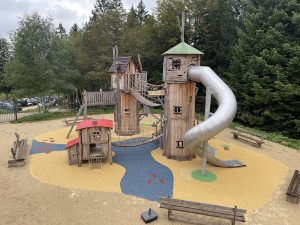 Jeu géant en bois – Metabief Aventures